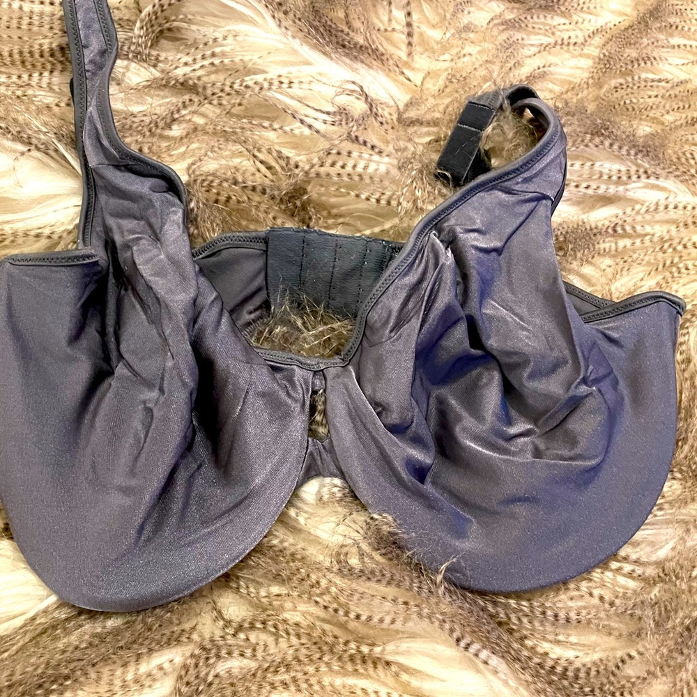 🎯Gray satin underwire bra 38DD